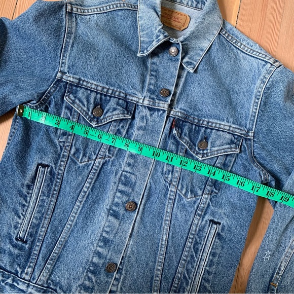 Vintage Levi’s Denim Jacket 70506-0216 Medium Blue Wash - Picture 5 of 9